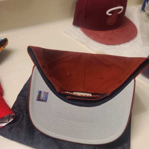 '47 Red Miami Heat Snapback - Picture 4 of 9
